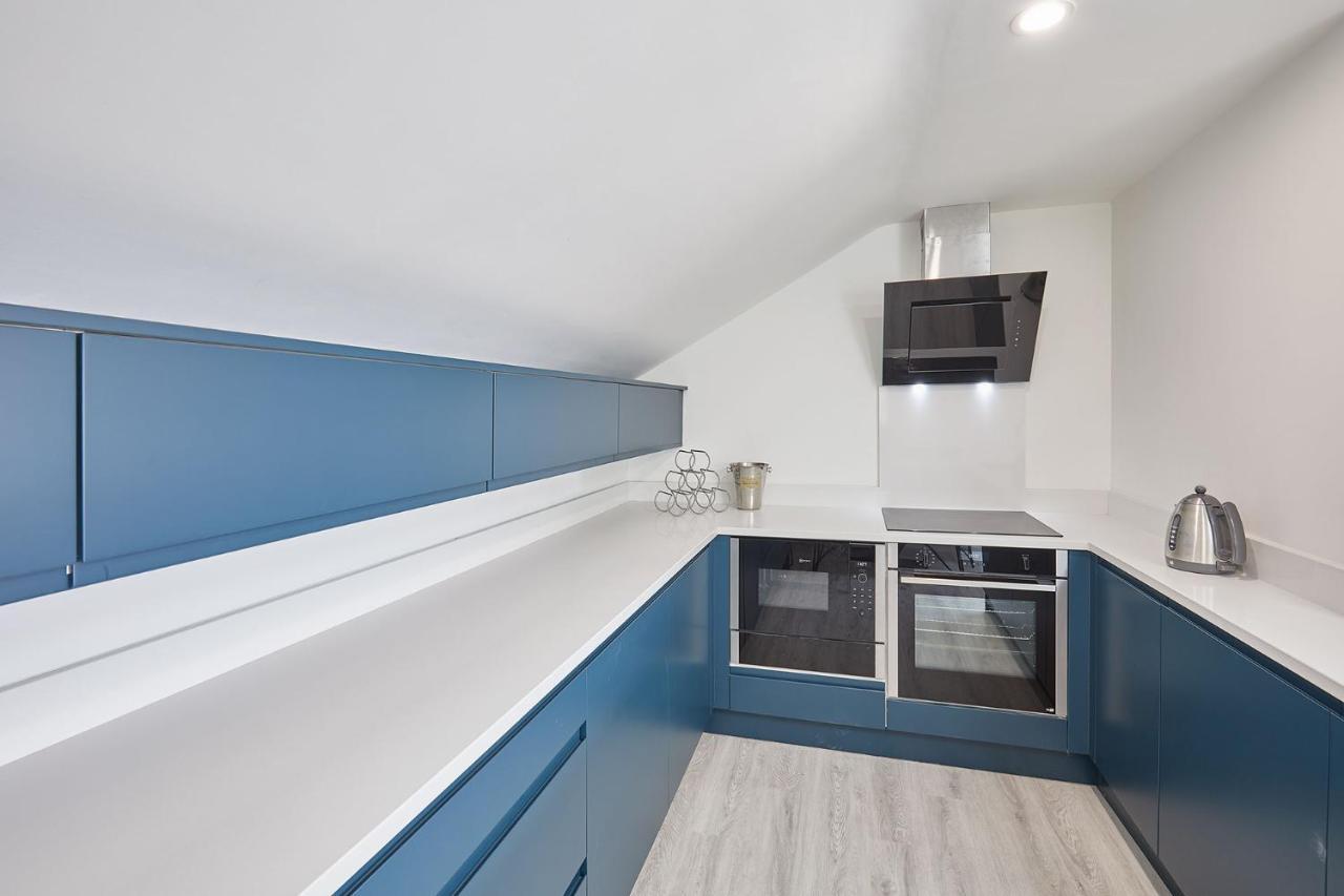 Host & - The Townhouse *